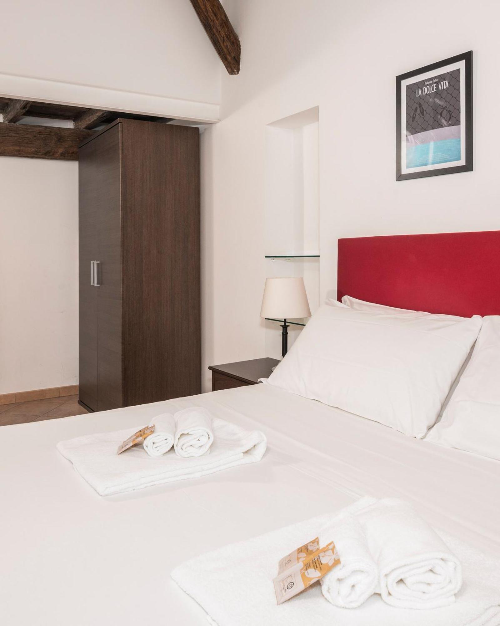 Suites Campo De' Fiori - Zen18-19-20 Рим Екстериор снимка